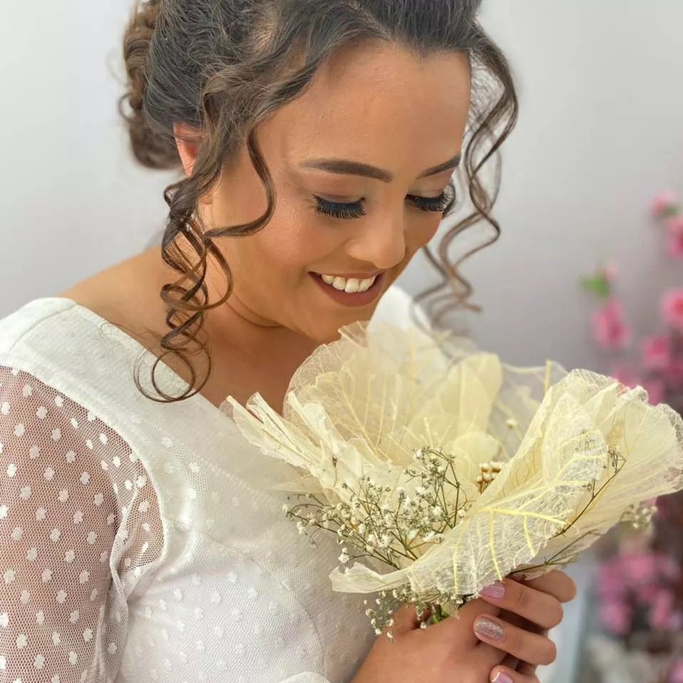 Noiva Isabela Martins com buquê